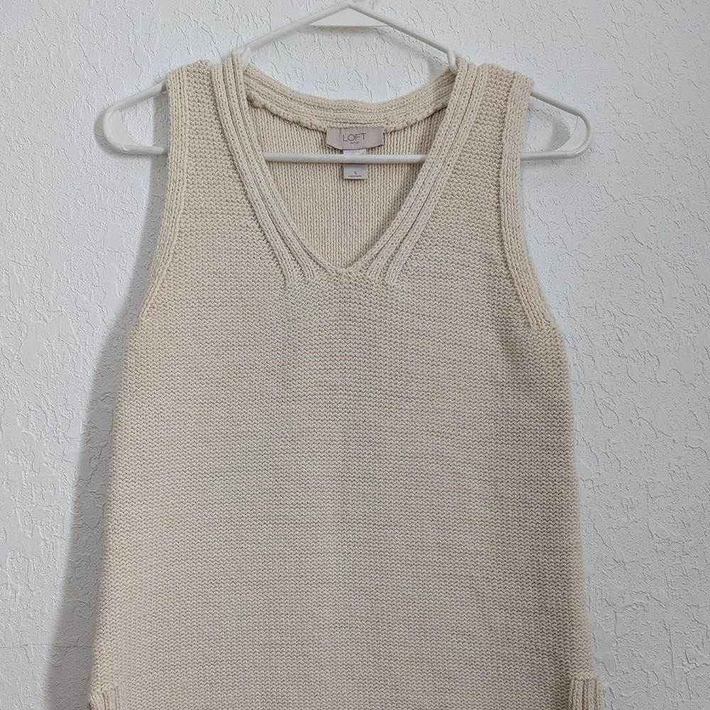 Womens LOFT Beige Sweater Vest S NWOT V-Neck Knit Sleeveless Tank Side Slits